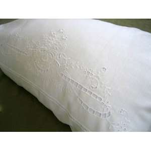   White Linen Cutwork Lace Pillowcases with Daisy Bouquet Home