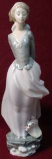 LLADRO Porcelain SEA BREEZE Wind Blown Girl 4922 figurine  