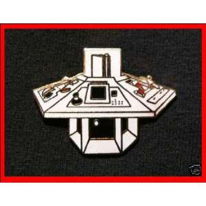  Doctor Who Tardis Console Pewter Pin Badge Everything 