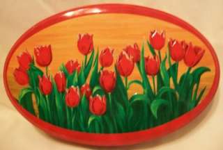 Beautiful Embossed Tulips Santa Edwiges Collectible Tin  
