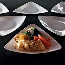 TRIANGLE LUNCHEON PLATE 10ct HEAVY DUTY PLASTIC DISPOSABLE REUSABLE 