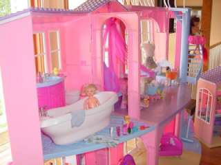 BARBIE DREAM HOUSE 3 Story w 200 Pieces dolls littles furniture w 