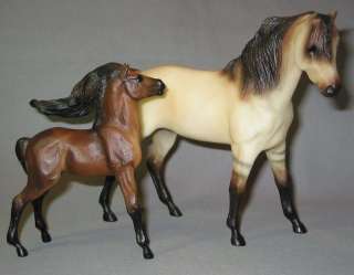 Breyer Wild Mustangs Buttermilk Dun Mare/Brown Dun Foal classic sz 