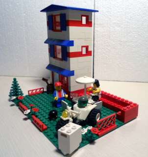 VINTAGE LEGO SET CUSTOM 3 STY TOWN HOUSE W/ ATV , FIGS,& MORE 