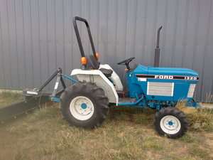 Ford 1320 tractor, 1990, 167 hours  