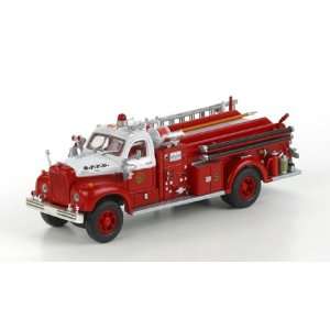    HO RTR Mack B Fire Truck, San Francisco ATH91847 Toys & Games