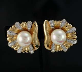 Vintage Signed 13mm Pearl Rhinestone Crystal Shell Clip Dimensional 