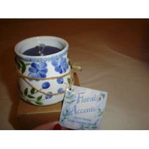  FLORAL ACCENTS VIOLET SCENT CANDLE IN HOLDER NEW 
