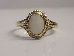 Vintage 9ct gold Opal dress ring circa 1980s  