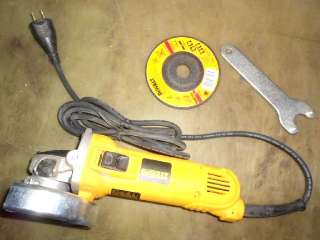 DEWALT HEAVY DUTY 4 1/2IN SMALL ANGLE GRINDER D28110  
