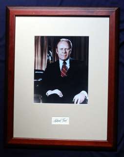 LARGE VINTAGE PORTRAIT GERALD R FORD WITH SIGNATURE  