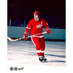 Marcel Dionne DET  watches play 8x10