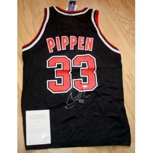  Scottie Pippen autographed Basketball Jersey (Chicago 
