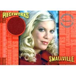 Smallville Season 6   Tori Spelling Linda Lake Jacket Costume Card 