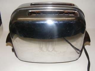 Vintage Toastmaster Chrome+Bakelite toaster Auto Pop up bottom flips 